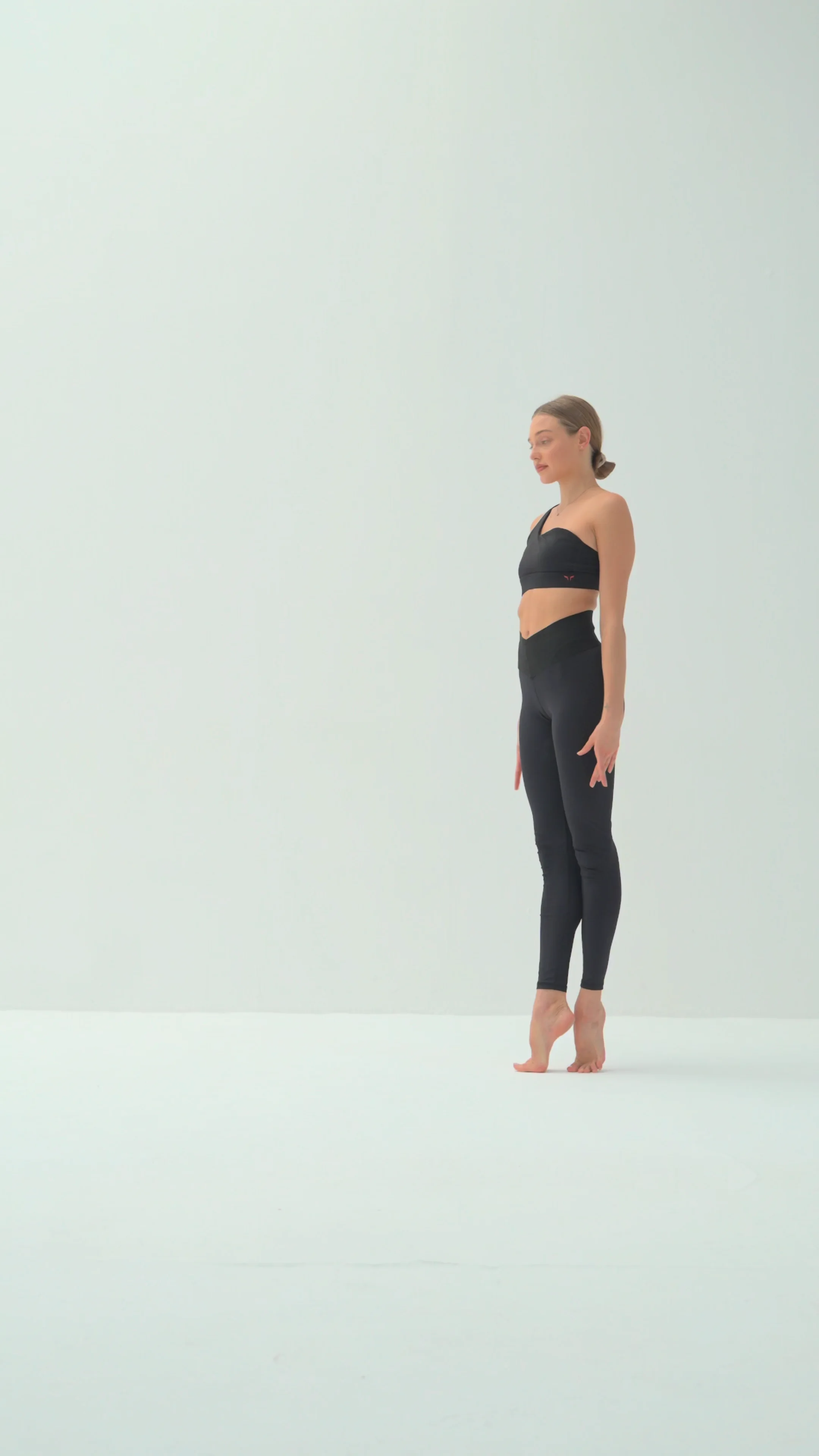 主流AI抠图工具对比：Photoshop vs RunwayML vs Resolve