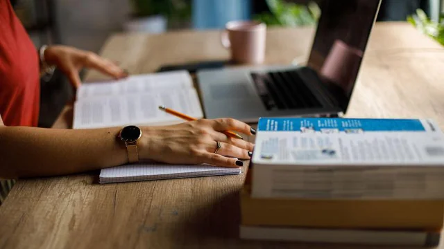 人类译员校对AI翻译的中日贸易协议草案